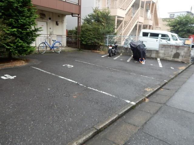駐車場　敷地内駐車場完備です。