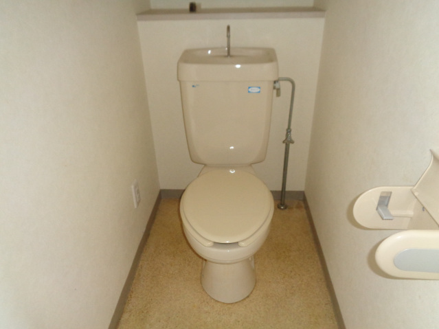 ＪＲ呉線 竹原駅 徒歩6分 3階建 築33年のトイレ写真