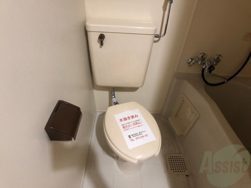 トイレ　ユニットバス内のトイレです。一人暮らしなら十分ですね。