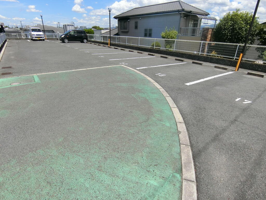 駐車場　駐車場枠9台有ります！空き確認はお問い合わせください☆
