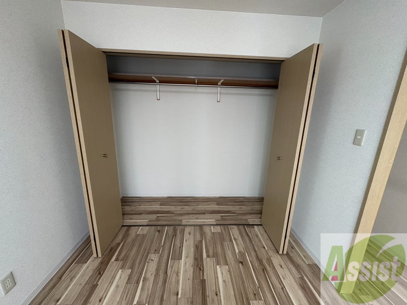 収納　クローゼットは奥行きもあり、荷物が多い方でも安心です。