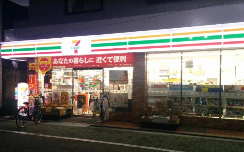 コンビニ　セブンイレブンお花茶屋２丁目店（コンビニ）まで100m