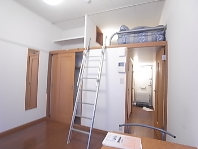レオパレス東本町IIの居間写真