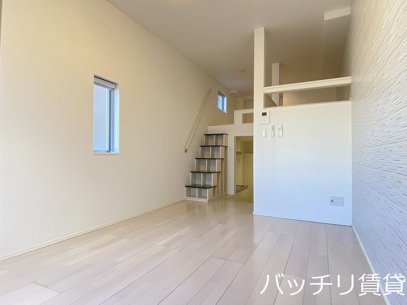 居室・リビング　別号室タイプの為、現状を優先致します。