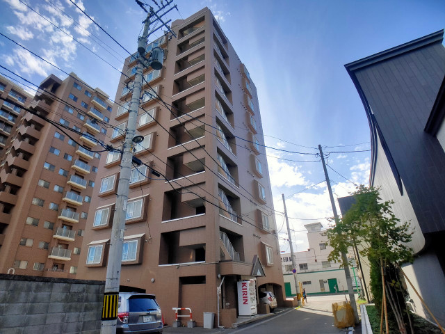 建物外観　札幌市中央区北三条西「メープル円山」