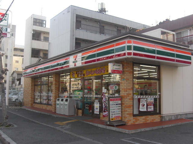コンビニ　セブンイレブン大阪東三国駅北口店（コンビニ）まで87m