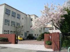 中学校　山王中学校（中学校）まで837m