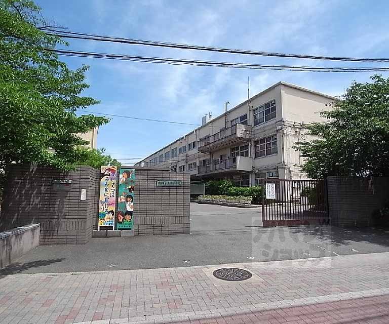 中学校　高野中学校（中学校）まで655m