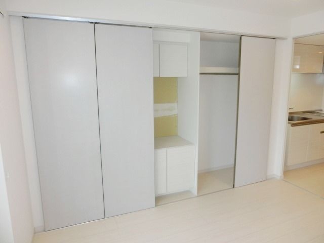 収納　お部屋の広々クローゼット。