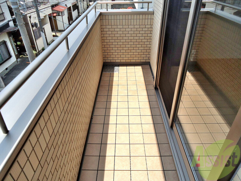 バルコニー　広めの明るいバルコニーですね。