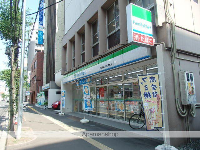コンビニ　ファミリーマート（コンビニ）まで272m