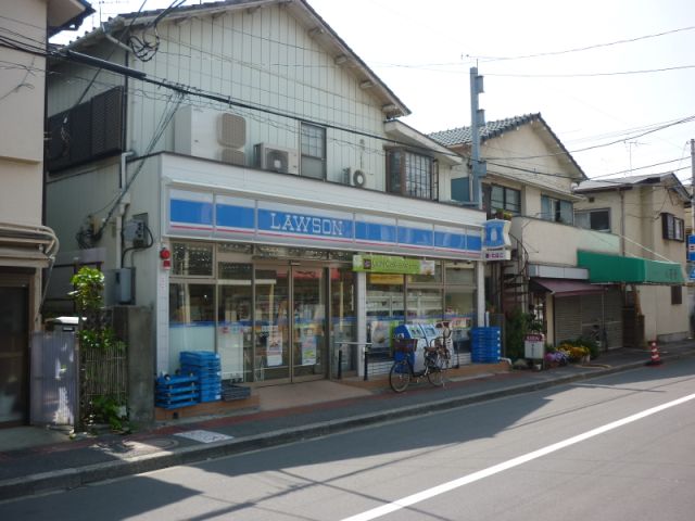 コンビニ　ファミリーマート（コンビニ）まで700m