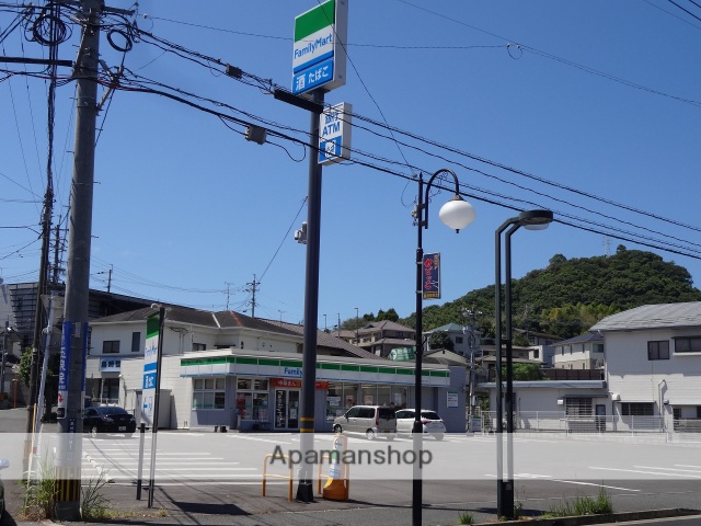 コンビニ　ファミリーマート（コンビニ）まで738m