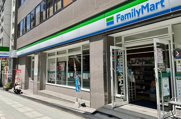 コンビニ　ファミリーマート 内久宝寺町三丁目店（コンビニ）まで86m