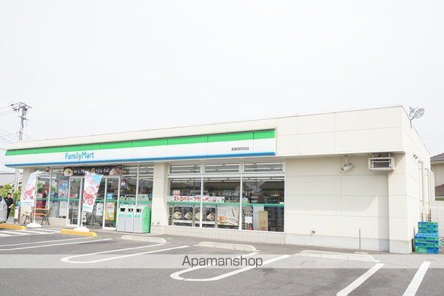 コンビニ　ファミリーマート（コンビニ）まで1447m