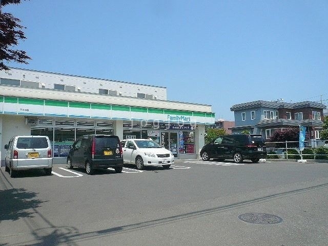 コンビニ　ファミリーマート平岸南店（コンビニ）まで116m