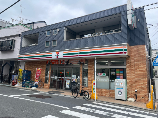コンビニ　セブンイレブン横浜白幡向町店（コンビニ）まで399m