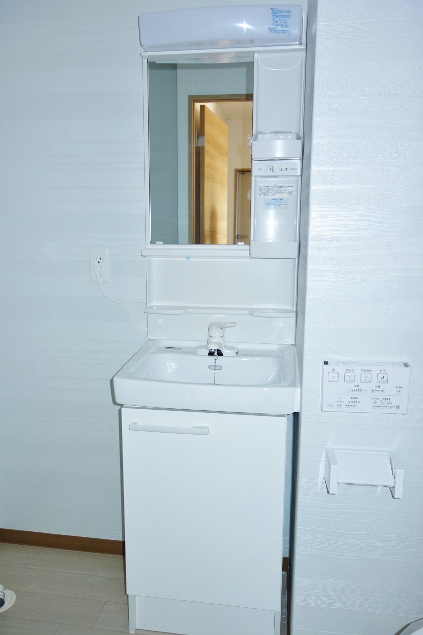 洗面設備　コンパクトヘッドで使いやすい洗面化粧台です♪
