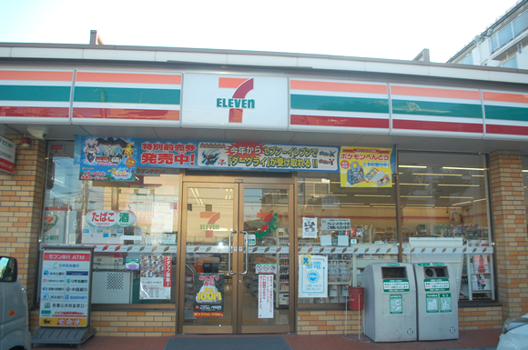コンビニ　セブンイレブン神戸新在家南町3丁目店（コンビニ）まで425m