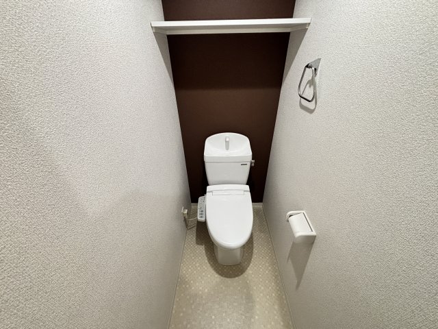 トイレ　★嬉しい温水洗浄便座付き★