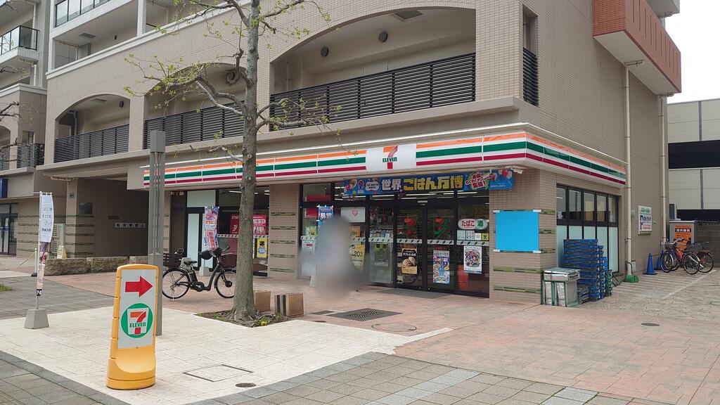 コンビニ　セブンイレブン足立西新井栄町1丁目店（コンビニ）まで372m