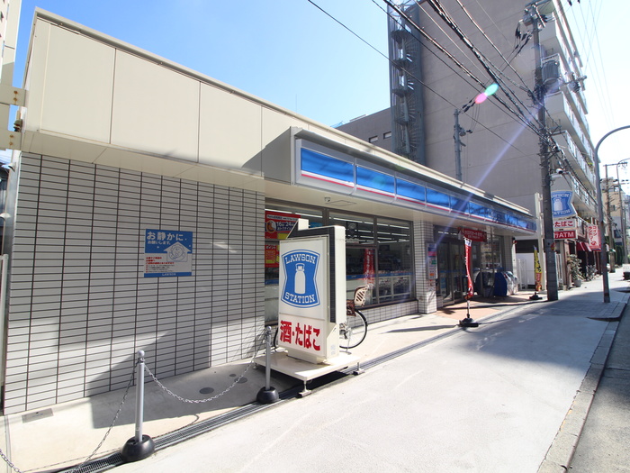 コンビニ　ローソン中崎二丁目店（コンビニ）まで42m