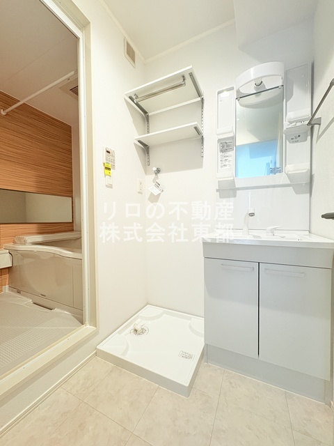 その他　洗濯機置き場は室内にあるので雨に濡れる心配はありません。