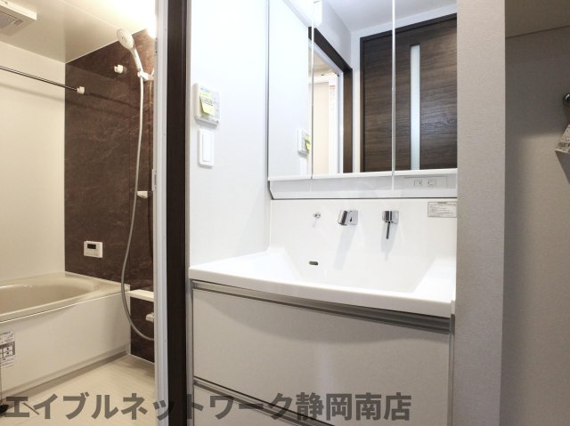 洗面設備　使いやすい洗面所です