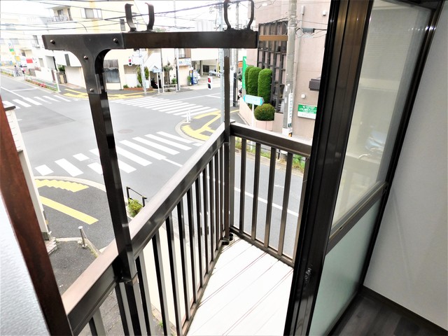 バルコニー　物干し・水栓あり。