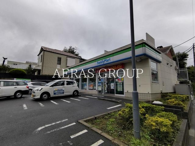 コンビニ　ファミリーマート深沢五丁目店（コンビニ）まで122m