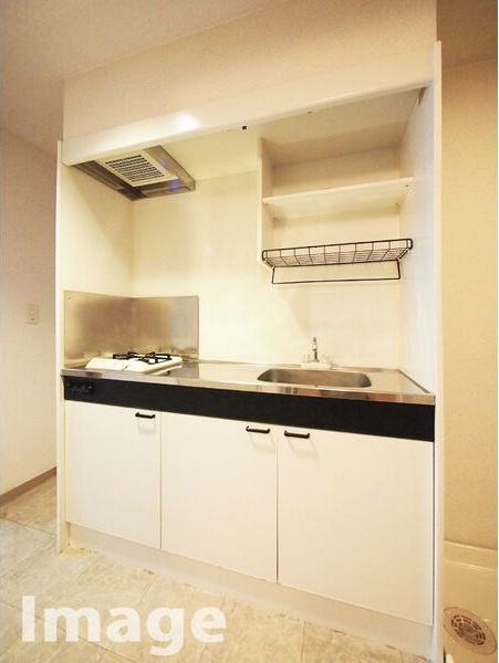 キッチン　※写真は同じマンションの違う部屋のものになります。
