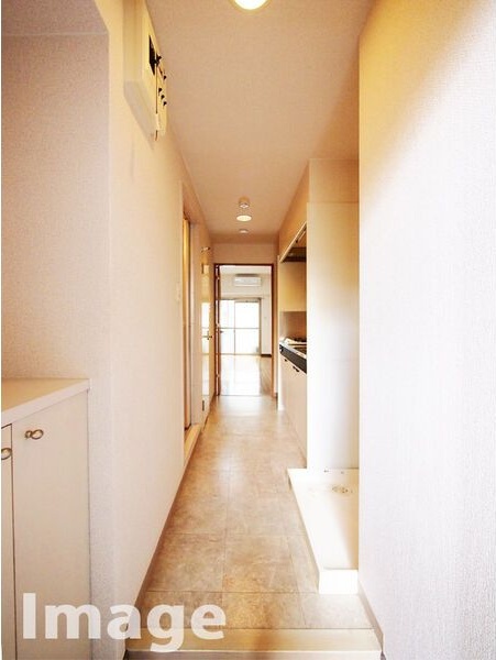 玄関　※写真は同じマンションの違う部屋のものになります。