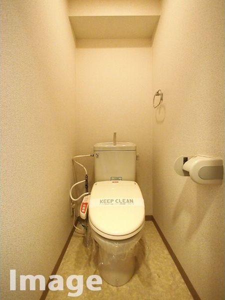 トイレ　※写真は同じマンションの違う部屋のものになります。