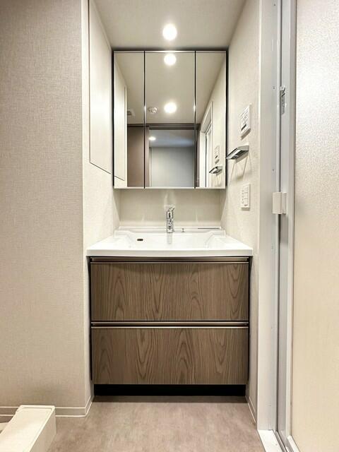 洗面設備　※写真は同タイプ住戸です。