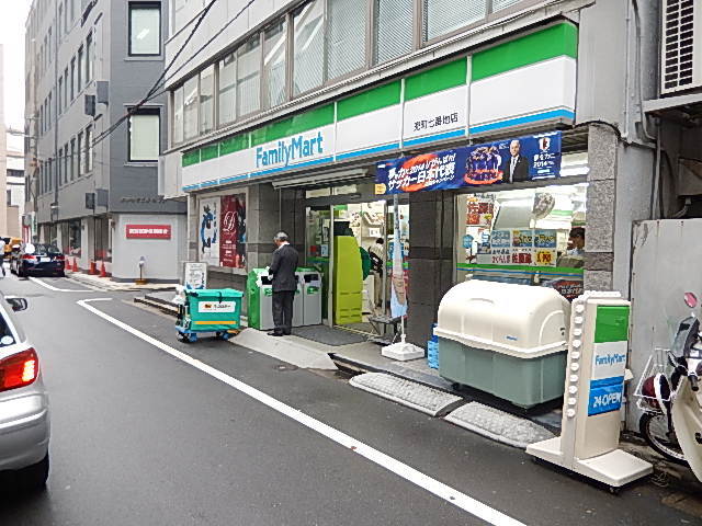 コンビニ　ファミリーマート　兜町七番地店（コンビニ）まで142m