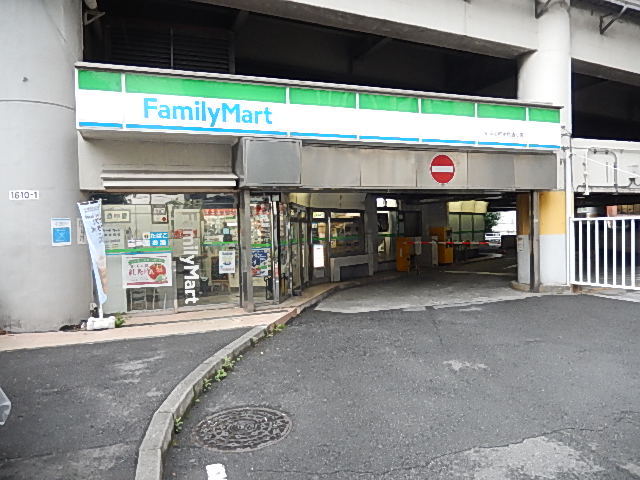 コンビニ　ファミリーマート（コンビニ）まで153m