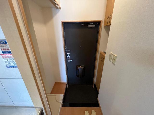 玄関　上下にしまえる下駄箱