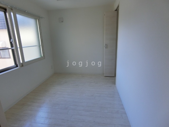 その他部屋・スペース　日当たりの良い明るいお部屋です。