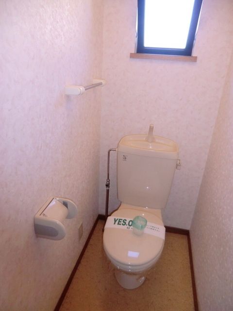 トイレ　窓付き　ウォシュレット設置可