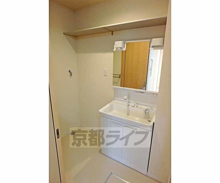 洗面設備　左手には洗濯機～！