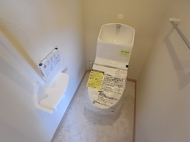 トイレ　※同施工メーカーの内装写真です