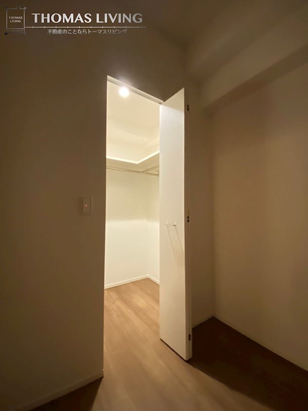 収納　※同物件別部屋参考画像大容量のウォークインクローゼットです。