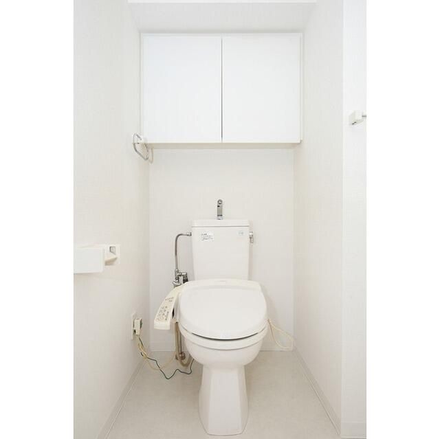 トイレ　落ち着いた色調のトイレです