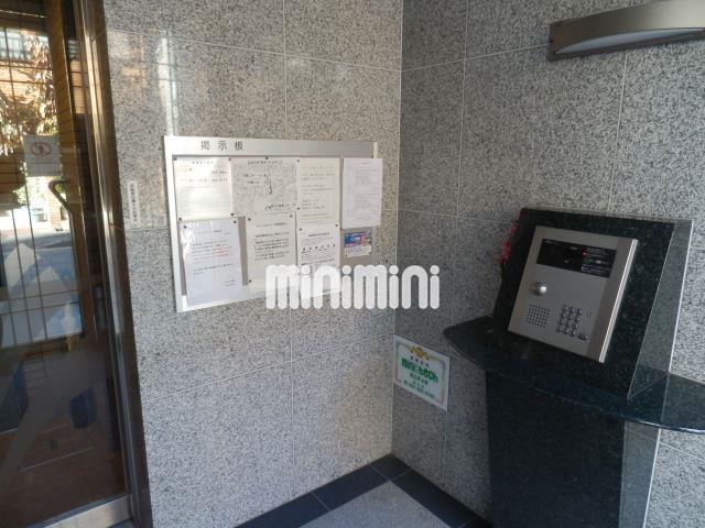 エントランス　オートロックもあり、掲示板もサッと見れますよ。