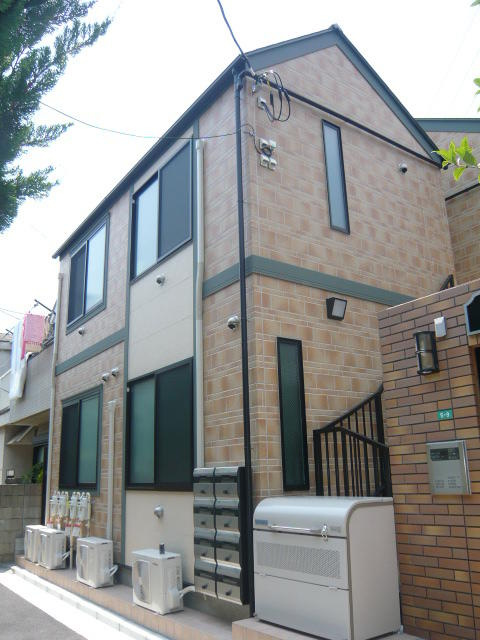 建物外観　商店街充実　高円寺駅徒歩10分の閑静住宅街に立地