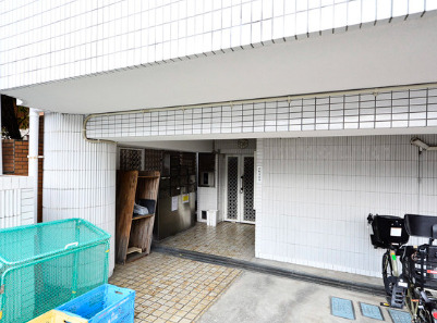 エントランス　落ち着いたエントランスです