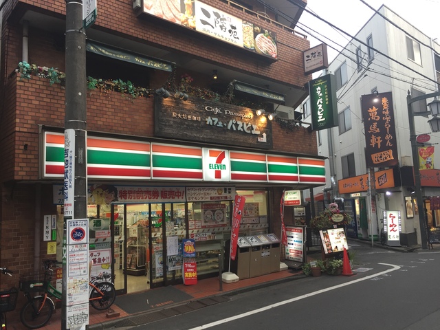 コンビニ　セブンイレブン世田谷梅丘駅前店（コンビニ）まで729m