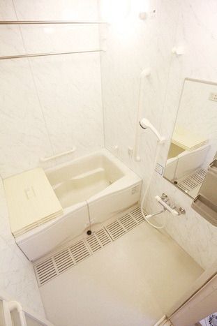 バス・シャワールーム　★追い焚き機能付きおしゃれな浴室★
