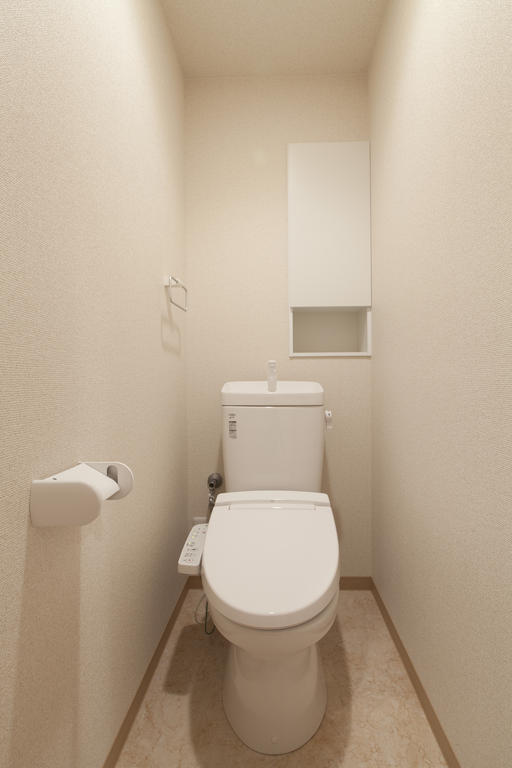トイレ　シャワートイレ　暖房便座・収納棚付