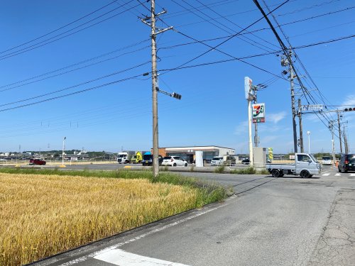 コンビニ　セブンイレブン（コンビニ）まで634m